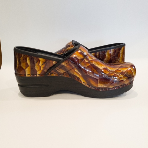 Dansko Womens Tiger Eye Leather Professional Shoes Clogs Size 6.5 - Picture 10 of 16